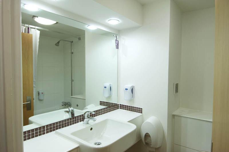 Premier Inn Клактон-он-Си Экстерьер фото